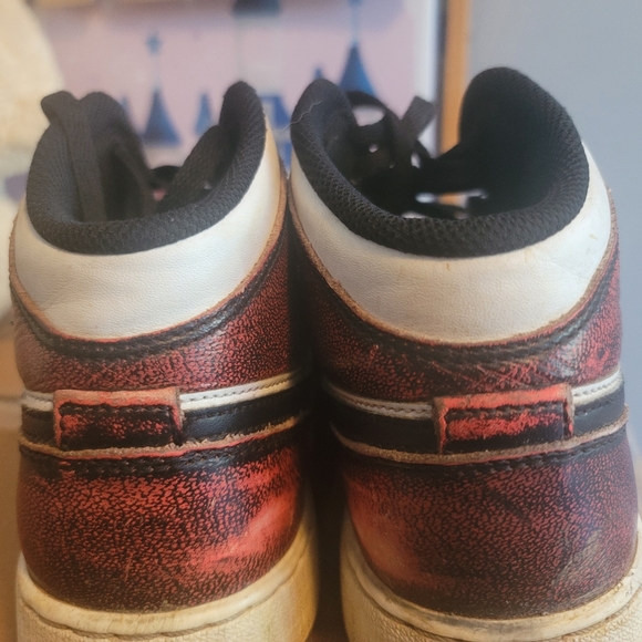 Size 6.5 Youth- Air Jordan 1 Mid SE (GS) Black/infrared 23- White Sail - Picture 2 of 4